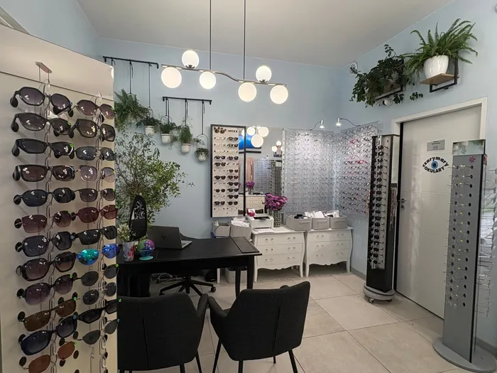 Stanowisko serwisowe w salonie Czarymary Okulary